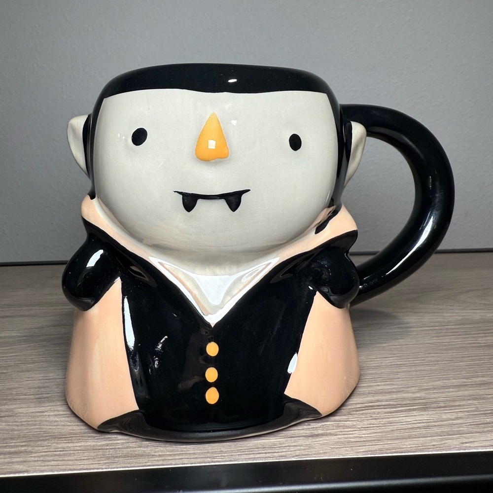 Target Halloween Stoneware Figural Vampire Mug  Hyde and EEK Boutique 15 fl oz